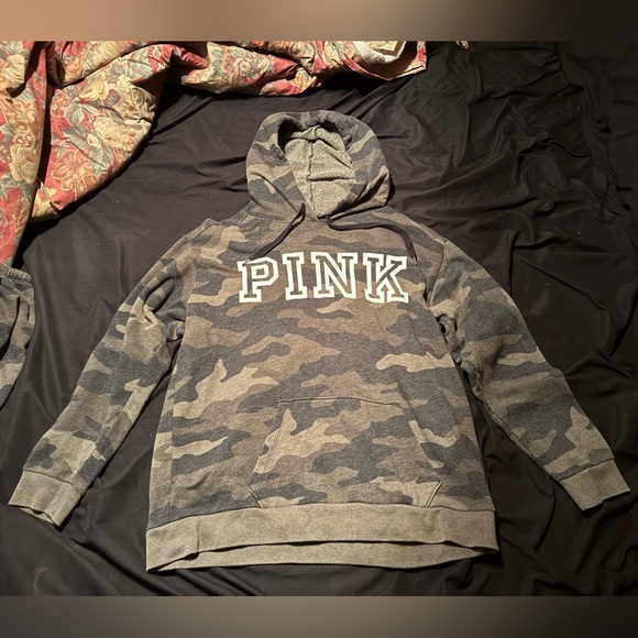 VS PINK Camo Hoodie & Joggers Set – Size M - Picture 2 of 7